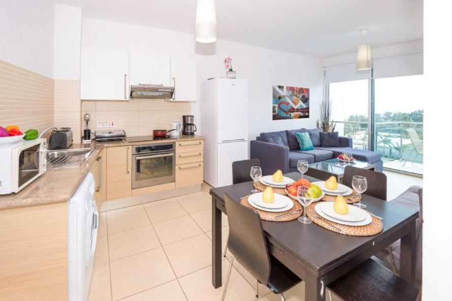 Laila - Coralli Beachfront Apartment 普罗塔拉斯 外观 照片