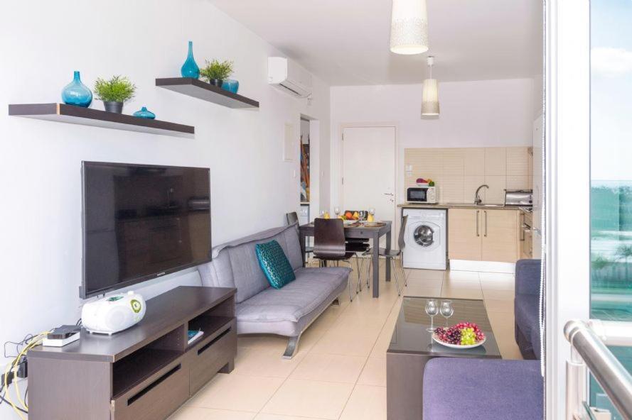 Laila - Coralli Beachfront Apartment 普罗塔拉斯 外观 照片